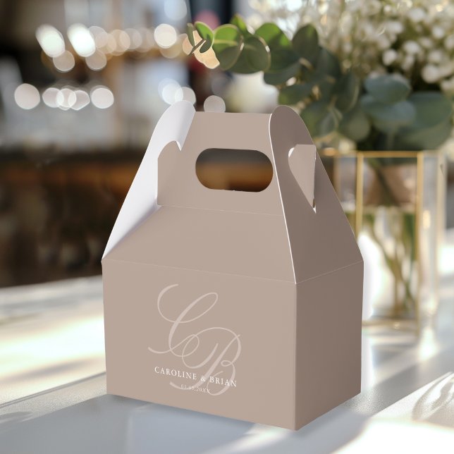 Caja Para Regalos Elegante, Monograma, Boda (Elegant, Monogram, Wedding Favor Boxes with your name and date. Mocha Mousse-Light-Brown.)