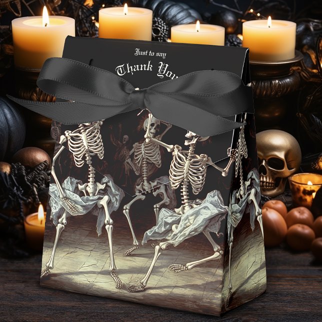 Caja Para Regalos Esqueletos danzantes Boda gótico (Give the impression of Eternal Elegance with this Dancing Skeletons Gothic Wedding Favor Box. )