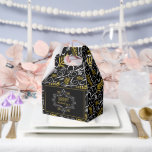 Caja Para Regalos Festividad Foliage Gold Art Deco Moda Vintage<br><div class="desc">Marco Festividad "Felices Vacaciones", Flores Decorativas, Dorado Clásico Vintage Y Negro, Elegante Y Clásica Caja De Festividades De Marco Art Deco. El fondo base se puede cambiar a cualquier color que desee. Obra de arte diseñada / original por fat*fa*tin. Fácil de personalizar con tu propio mensaje de texto, nombre, foto...</div>