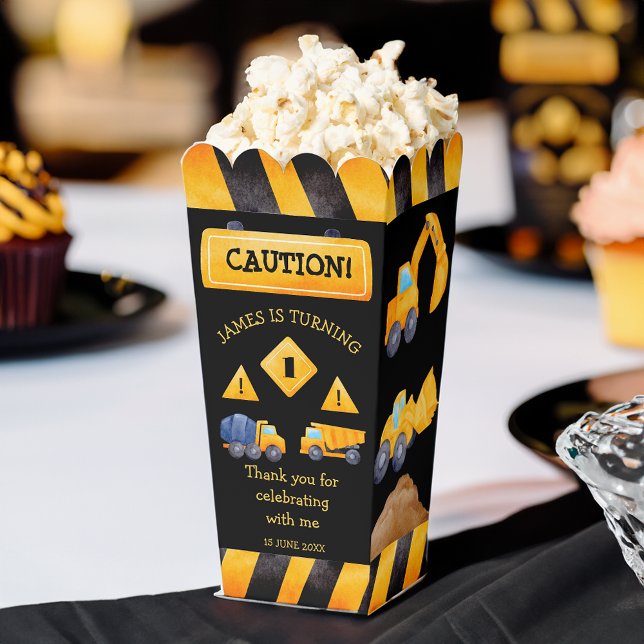 Caja Para Regalos Fiesta de cumpleaños de los niños de los camiones  (Construction trucks boys birthday party popcorn favor boxes monogrammed personalized favor box )