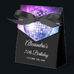 Caja Para Regalos Fiesta de cumpleaños número 70 de Purple 70th Disc<br><div class="desc">Eleva tu celebración de cumpleaños número 70 con nuestra Caja de Favor Disco Ball Purple 70th Birthday Party 70's. Esta caja de cambios capta la esencia de la era de la discoteca, lo que la convierte en la elección perfecta para un bash con temática disco o para cualquier evento en...</div>