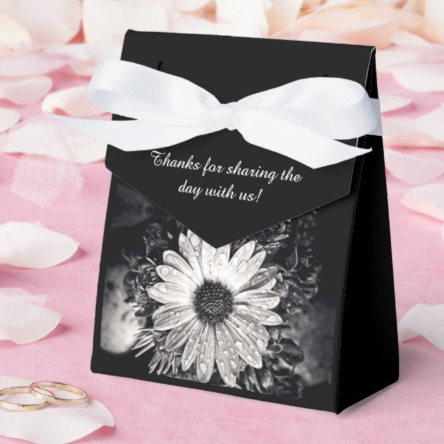 Caja Para Regalos Flor de margarita en blanco y negro (Boda)