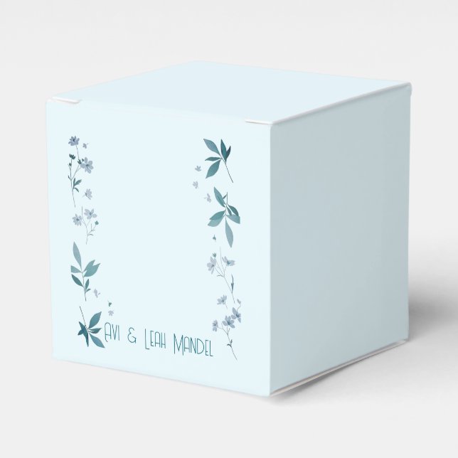 Caja Para Regalos Flores elegantes y azules claras y taza de hojas (Costado Anverso)