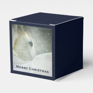 Caja Para Regalos Foto de un hermoso caballo blanco en invierno
