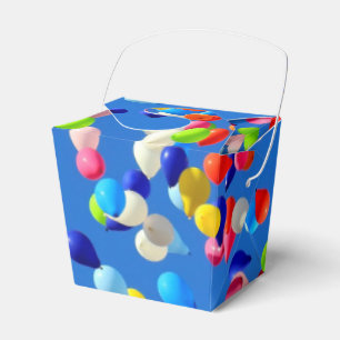 Caja Para Regalos Globos fiestas flotando en cielo azul
