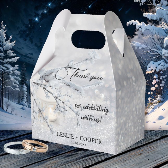 Caja Para Regalos Gracias a la brillante boda de invierno de la Lint (Winter wedding favor box featuring a candle lit lantern in sparkling snow.)