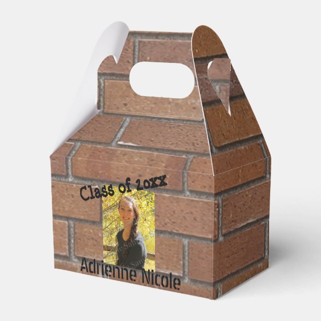Caja Para Regalos Grad Graffiti Photo on Bricks (Front Side)
