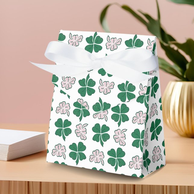 Caja Para Regalos Green Clover Shamrock Pattern St. (Subido por el creador)
