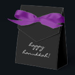 Caja Para Regalos Happy Hanukkah Chanukah Classic Moderno<br><div class="desc">Esta presentación eleva el regalo tradicional del "gelt" de vacaciones,  pequeñas cantidades de dinero o la variedad de chocolate!</div>
