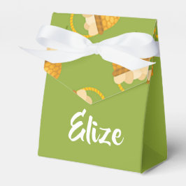 Caja Para Regalos Huevos en cesta marrón en verde