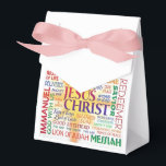 Caja Para Regalos JESUS muchos nombres<br><div class="desc">Una hermosa cinta rosa y caja de regalo de favores blancos que tiene escritos los muchos nombres de JESUS CRISTO. Esta caja de regalo es ideal para Bodas y otras celebraciones como Navidades (cumpleaños de Jesús) o cumpleaños,  Amén!</div>