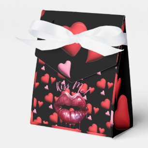 Caja Para Regalos Labios Rosados Empapados con texto "Kiss Me"
