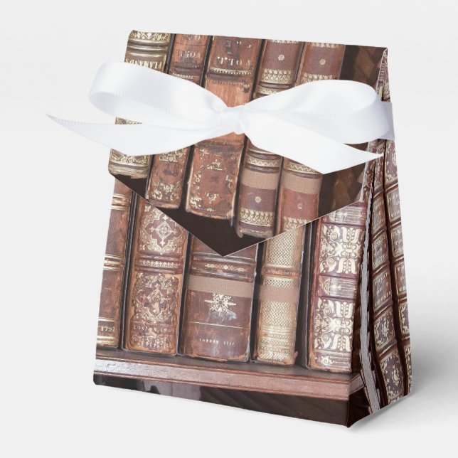 Caja Para Regalos Libros de biblioteca en un estante (Front Side)