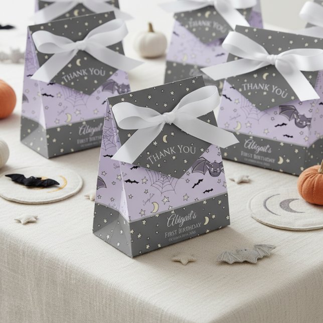 Caja Para Regalos Linda Bebé Asiste a Halloween y Otoño (Spooky Cute Bats 1st Birthday Halloween Favor Boxes. Cute Purple Kids October Birthday Thank You Box)