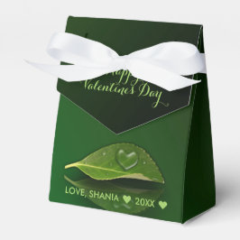 Caja Para Regalos Lograda gota de agua en forma de corazón en hoja