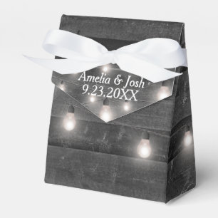 Caja Para Regalos Luces bodas sobre la madera gris