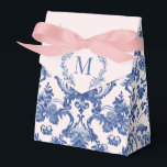 Caja Para Regalos Monograma de Damasco Azul y Rosa de los Abuelos<br><div class="desc">El diseño de esta caja de favores del partido Navidad tiene un diseño grandilocuente precoz con un patrón de damasco azul marino sobre un fondo rosa rubor. Hay un lugar en la parte superior para añadir su monograma inicial. La parte delantera y la trasera tienen un patrón de damasco de...</div>