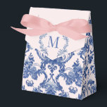Caja Para Regalos Monograma de Damasco Azul y Rosa de los Abuelos<br><div class="desc">El diseño de esta caja de favores del partido Navidad tiene un diseño grandilocuente precoz con un patrón de damasco azul marino sobre un fondo rosa rubor. Hay un lugar en la parte superior para añadir su monograma inicial. La parte delantera y la trasera tienen un patrón de damasco de...</div>