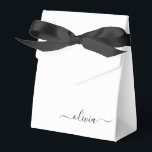 Caja Para Regalos Monograma del guión de la cuna blanca negra modern<br><div class="desc">Monograma Purpurina de espuma blanca y negra Añadir su propio nombre Papel Fiesta Cajas de regalo Esto hace que el dulce perfecto de 16 cumpleaños, boda, ducha de novia, aniversario, ducha de bebé o regalo de soltera para alguien que ama el lujo de los glam y los estilos de moda....</div>