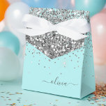 Caja Para Regalos Monograma del Purpurina de Girona azul de Silver A<br><div class="desc">Plata y Verde azulado Aqua Blue Sparkle Purpurina Monograma Nombre y Cajas de Regalo de Fiesta de Papel Inicial Esto hace el dulce perfecto de 16 años, boda, ducha de novia, aniversario, ducha de bebé o regalo de soltera para alguien que ama el lujo de los glam y los estilos...</div>
