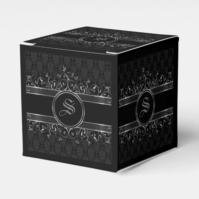 Caja Para Regalos Monogramado gótico negro y plateado (Costado Anverso)