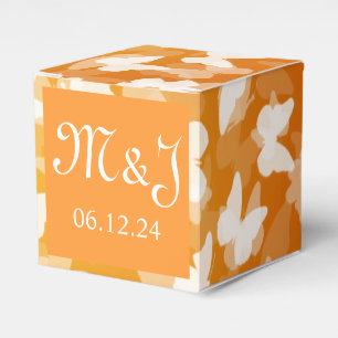 Caja Para Regalos Naranja Monograma de mariposas de bodas elegantes
