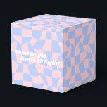 Caja Para Regalos Neon Groovy Disco<br><div class="desc">¡Envíe a sus huéspedes a casa con un poco más de brillo con esta divertida caja de favores de temática disco! Con un diseño audaz y retro, es perfecto para fiestas, pequeños regalos o sorpresas divertidas. Una manera elegante de mantener las vibraciones estridentes, porque los mejores fiestas siempre terminan con...</div>