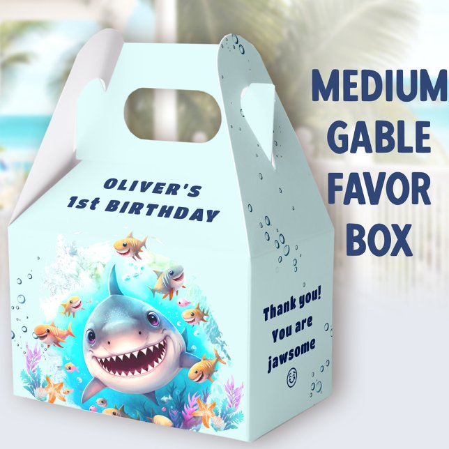 Caja Para Regalos Niño de tiburón lindo primer cumpleaños gable medi (Shark Light Blue Medium Gable Favor Boxes - You can choose from 3 sizes of these gable favor boxes)