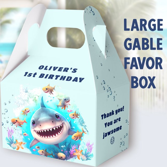 Caja Para Regalos Niño de tiburón lindo primer cumpleaños grande (Shark Light Blue Large Gable Favor Boxes - You can choose from 3 sizes of these gable favor boxes)