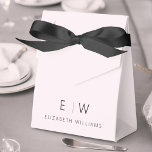 Caja Para Regalos Nombre de monograma Minimalista rosado moderno Rub<br><div class="desc">Elevar los favores de su evento con nuestro Clásico Elegante Moderno Monograma Minimalista Favor Box. Diseñadas meticulosamente, estas cajas de favores combinan perfectamente la sofisticación atemporal con el minimalismo contemporáneo, convirtiéndolos en una adición elegante y memorable a tu celebración. Diseñadas con precisión y atención a los detalles, estas cajas son...</div>