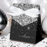Caja Para Regalos Nombre del monograma de la parrilla del Purpurina<br><div class="desc">Purpurina de espuma plateada y negra Monograma Nombre y Fiesta de papel inicial Cajas de regalo Esto hace que el dulce perfecto de 16 cumpleaños,  boda,  ducha de novia,  aniversario,  ducha de bebé o regalo de soltera para alguien que ama el lujo del glam y los estilos de moda.</div>