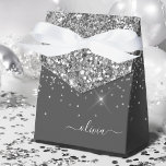 Caja Para Regalos Nombre del monograma de la parrilla del Purpurina<br><div class="desc">Purpurina de espuma de plata y gris (gris) Monograma Nombre y Fiesta de papel inicial Cajas de regalo Esto hace que el dulce perfecto 16 cumpleaños, boda, ducha de novia, aniversario, ducha de bebé o regalo de soltera para alguien que ama el lujo de los glam y los estilos de...</div>