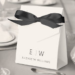 Caja Para Regalos Nombre del monograma Minimalista moderno neutro<br><div class="desc">Elevar los favores de su evento con nuestro Clásico Elegante Moderno Monograma Minimalista Favor Box. Diseñadas meticulosamente, estas cajas de favores combinan perfectamente la sofisticación atemporal con el minimalismo contemporáneo, convirtiéndolos en una adición elegante y memorable a tu celebración. Diseñadas con precisión y atención a los detalles, estas cajas son...</div>