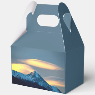 Caja Para Regalos Nubes únicas sobre montañas cubiertas de nieve
