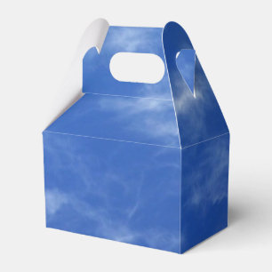 Caja Para Regalos Nubes wispy en el cielo azul