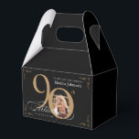 Caja Para Regalos Oro Personalizado de caligrafía negra foto 90 cump<br><div class="desc">Personalizado de caligrafía negra de oro Foto 90th Birthday Favor Boxes. Y la elegantemente diseñada invitación especial para la celebración de cumpleaños, con una foto personalizado de la persona de cumpleaños y la caligrafía de escritura con elementos florecientes de época. Lo suficientemente sencillo para adaptarse a una variedad de temas...</div>