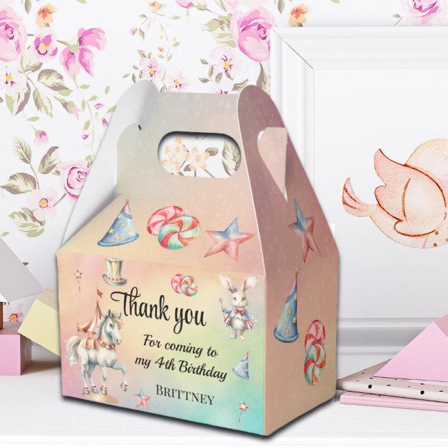 Caja Para Regalos Pastel arcoiris con animales Cuarto cumpleaños (Subido por el creador)