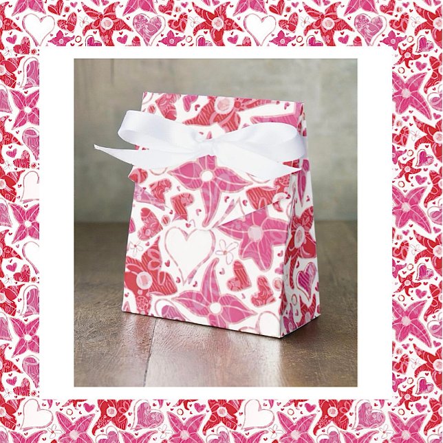 Caja Para Regalos Patrón De Flores Y Corazones Diferentes (Subido por el creador)