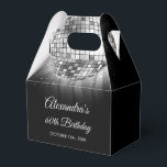 Caja Para Regalos Pelota Disco de 70 años de la fiesta de cumpleaños<br><div class="desc">Eleva tu celebración de cumpleaños número 60 con nuestra caja de regalo Disco Ball de la fiesta de cumpleaños número 70 de Silver 60th, diseñada para añadir un toque de sofisticación y estilo retro a tu bash de hitos. En una brillante sombra de plata, esta caja de regalo desprende elegancia...</div>