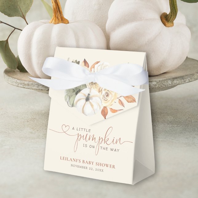 Caja Para Regalos Pequeño Baby Shower floral de calabaza (Autumn is in the air with this little pumpkin on the way fall floral baby shower favor tent.)