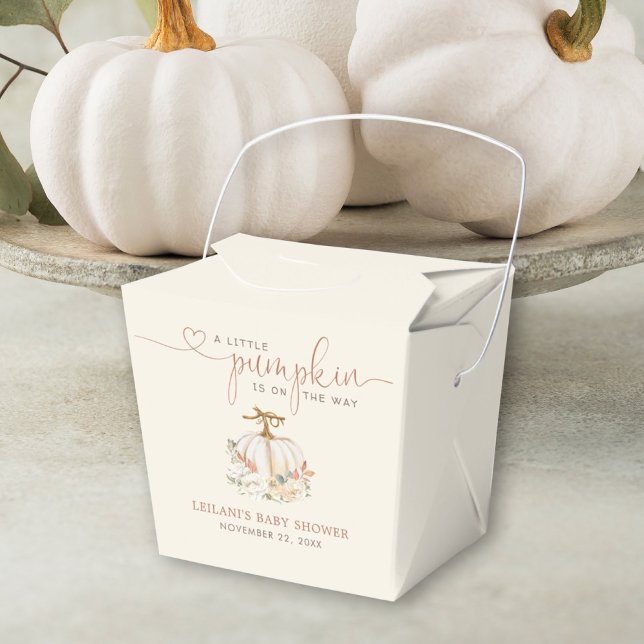 Caja Para Regalos Pequeño Baby Shower ruso de calabaza (Autumn is in the air with this little pumpkin on the way fall floral baby shower favor takeout box.)