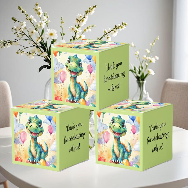 Caja Para Regalos Pequeño dinosaurio lindo con muchos globos de colo (Subido por el creador)