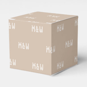 Caja Para Regalos Personalizar con regalo inicial de beige monograma