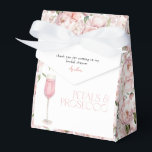 Caja Para Regalos Petales y Prosecco Ducha Floral Rosa Gracias<br><div class="desc">Una encantadora final para su evento, esta florida caja de favores ofrece a los huéspedes una deliciosa comida para llevar envuelta en belleza. La paleta suave de color negro, las flores de acuarela y el cristal característico rosado del prosecco hacen que se sienta elevada pero a la vez personal, ideal...</div>
