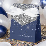 Caja Para Regalos Purpurina azul de la Marina Plata Monograma Girly<br><div class="desc">Purpurina de espuma azul de plata y marina Monograma Nombre y Fiesta de papel inicial Cajas de regalo Esto hace que el dulce perfecto de 16 años, boda, ducha de novia, aniversario, ducha de bebé o regalo de soltera para alguien que ama el lujo de los glam y los estilos...</div>