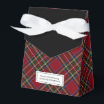 Caja Para Regalos Regalo de Tartán Rojo Holiday clásico<br><div class="desc">Esta encantadora caja de regalo,  con un clásico patrón de manta de color escocés rojo,  es perfecta para Navidades o para cualquier ocasión. La parte delantera tiene una etiqueta que dice "Hecho a mano con amor" y tu nombre. Esta caja es ideal para pequeños regalos,  favores o dulces caseros.</div>