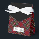 Caja Para Regalos Regalo de Tartán Rojo Holiday clásico<br><div class="desc">Esta encantadora caja de regalo,  con un clásico patrón de manta de color escocés rojo,  es perfecta para Navidades o para cualquier ocasión. La parte delantera tiene una etiqueta que dice "Hecho a mano con amor" y tu nombre. Esta caja es ideal para pequeños regalos,  favores o dulces caseros.</div>