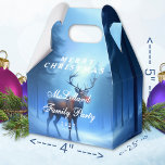 Caja Para Regalos Reno azul de Navidad Fiesta familiar Feliz Navidad<br><div class="desc">En una noche de invierno nítida y silenciosa, inesperadamente te tropiezas con un reno. De pie majestuosamente en el borde del bosque, su nariz está brillando. Miras a los ojos del otro por un breve momento antes de que él desaparezca mágicamente en el cielo nocturno... . Esta es la historia...</div>