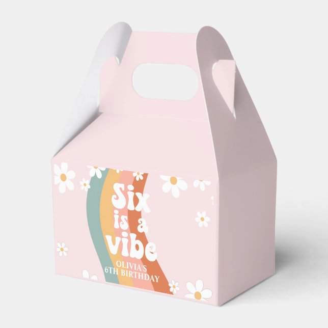 Caja Para Regalos Retro Six es un Cumpleaños 6 de Daisy Arcoíris Vib (Front Side)