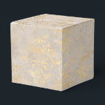 Caja Para Regalos Rojo Carmesí y Dorado Damasco Vintage<br><div class="desc">Caja de favores de damasco marfil vintage con detalles dorados para complementar la colección de abajo.</div>